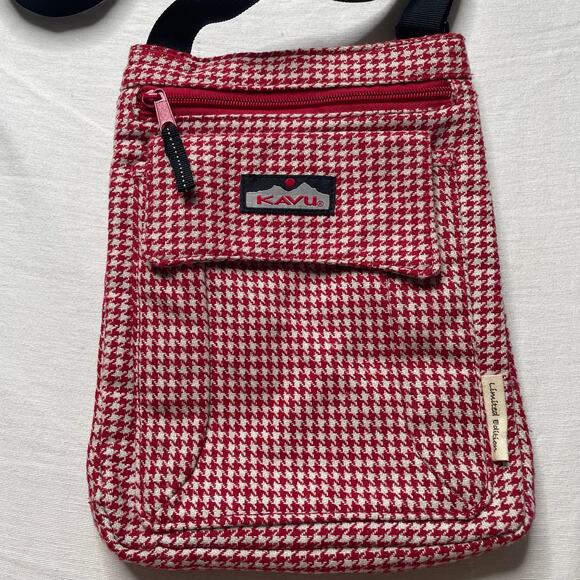 Kavu Red Houndstooth Print Crossbody Bag Casual Everyday Lightweight - Picture 3 of 7